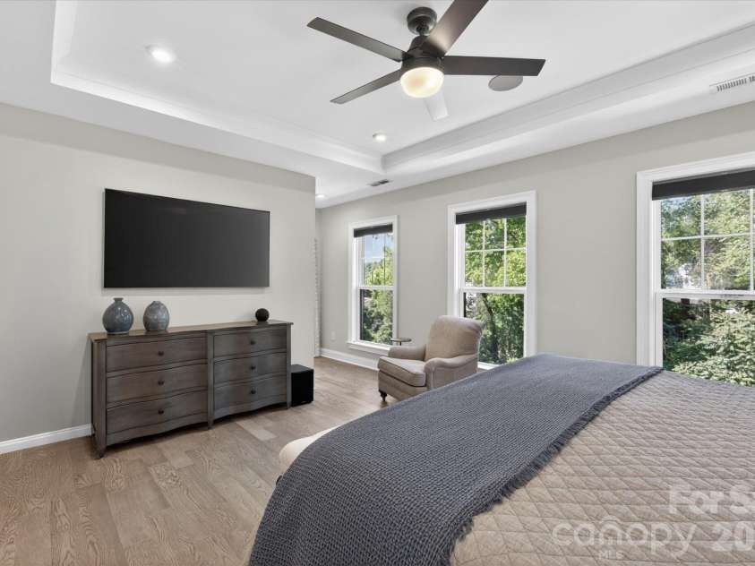 2547 Deacon Avenue, Charlotte, NC 28204.  MLS# CAR4372984, YatesRealty ID 32192. 