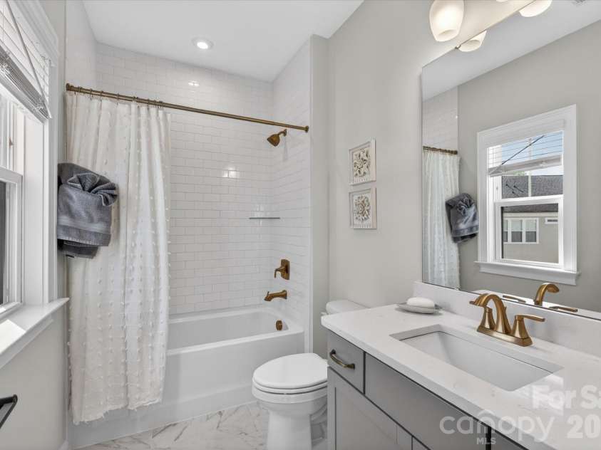 2547 Deacon Avenue, Charlotte, NC 28204.  MLS# CAR4372984, YatesRealty ID 32192. 