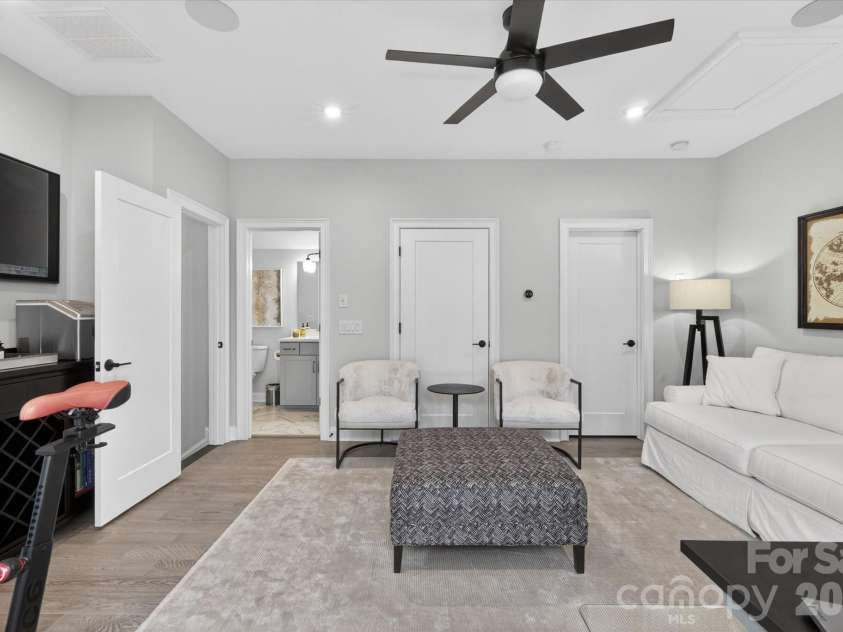 2547 Deacon Avenue, Charlotte, NC 28204.  MLS# CAR4372984, YatesRealty ID 32192. 