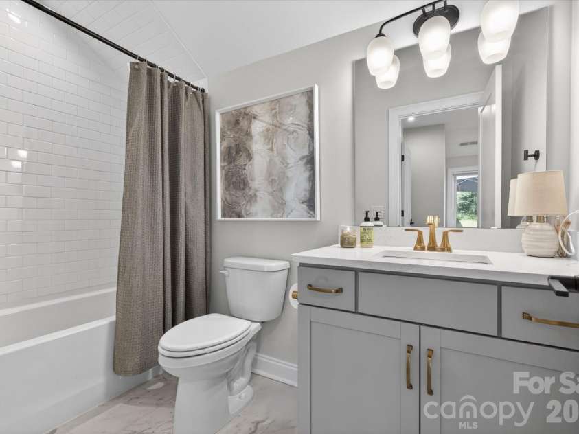 2547 Deacon Avenue, Charlotte, NC 28204.  MLS# CAR4372984, YatesRealty ID 32192. 