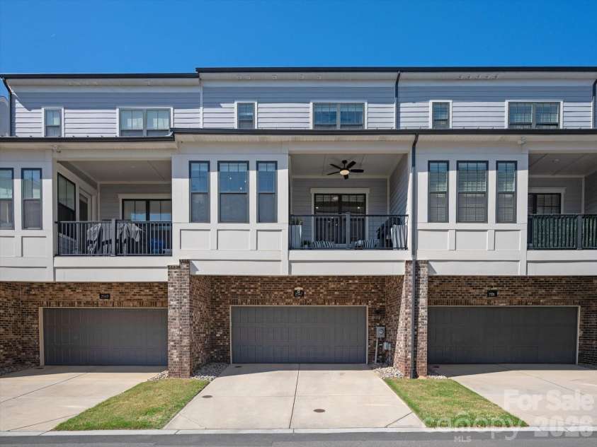 2547 Deacon Avenue, Charlotte, NC 28204.  MLS# CAR4372984, YatesRealty ID 32192. 