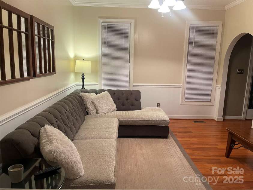 4825 1st Street Court, Hickory, NC 28601.  MLS# CAR4228674, YatesRealty ID 32192. 