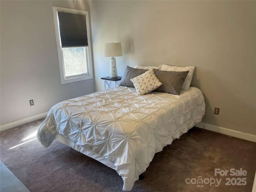 4825 1st Street Court, Hickory, NC 28601.  MLS# CAR4228674, YatesRealty ID 32192. 
