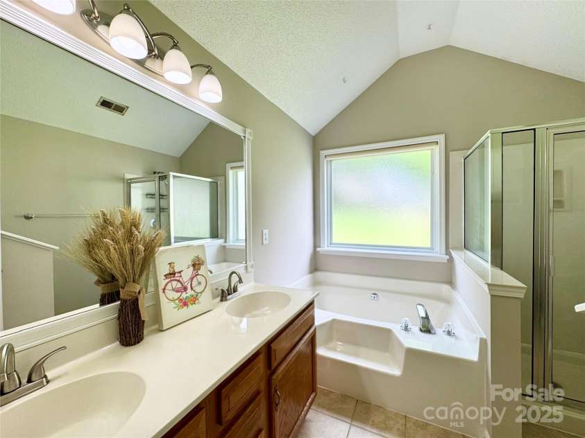 1254 Abbey Ridge Place, Concord, NC 28027.  MLS# CAR4290423, YatesRealty ID 32193. 