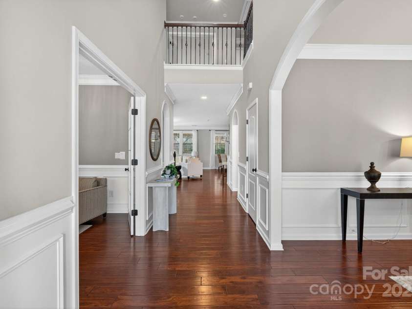 3400 Ringtail Drive, Waxhaw, NC 28173.  MLS# CAR4291096, YatesRealty ID 32194. 2- Story foyer entry