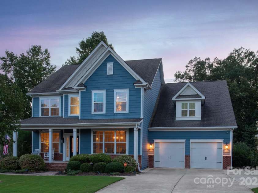 3400 Ringtail Drive, Waxhaw, NC 28173.  MLS# CAR4291096, YatesRealty ID 32194. Amazing curb appeal. 