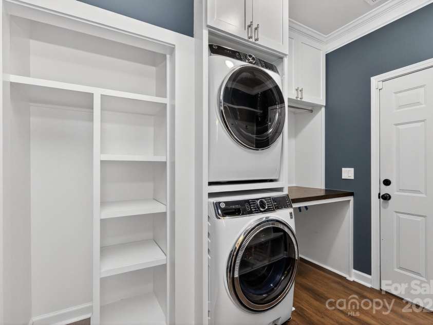 3400 Ringtail Drive, Waxhaw, NC 28173.  MLS# CAR4291096, YatesRealty ID 32194. Dropzone & laundry room off garage.