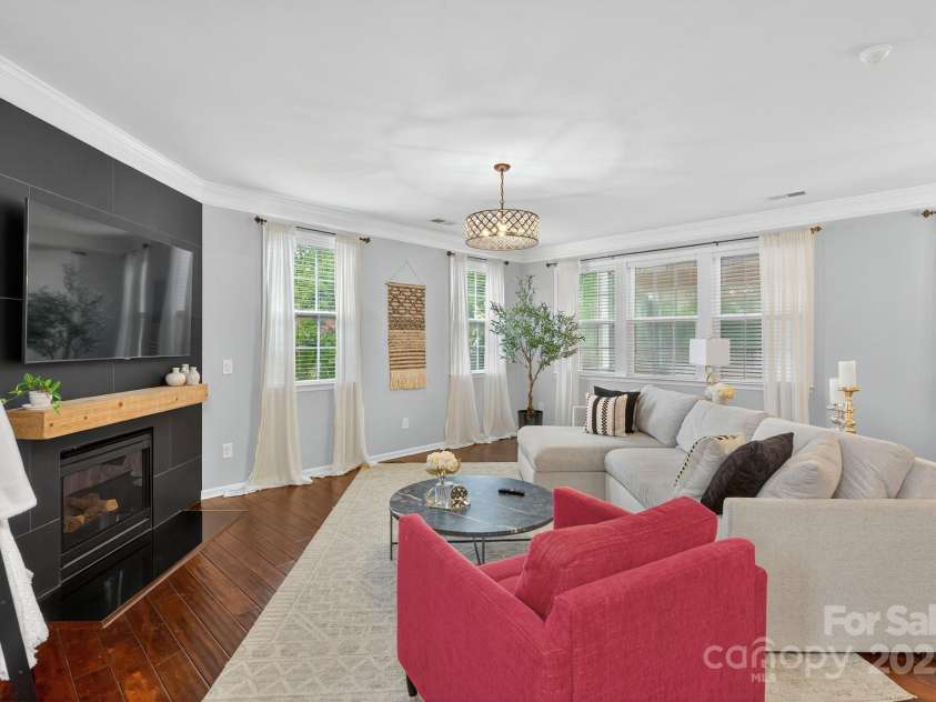 3400 Ringtail Drive, Waxhaw, NC 28173.  MLS# CAR4291096, YatesRealty ID 32194. New fireplace porcelain surround.