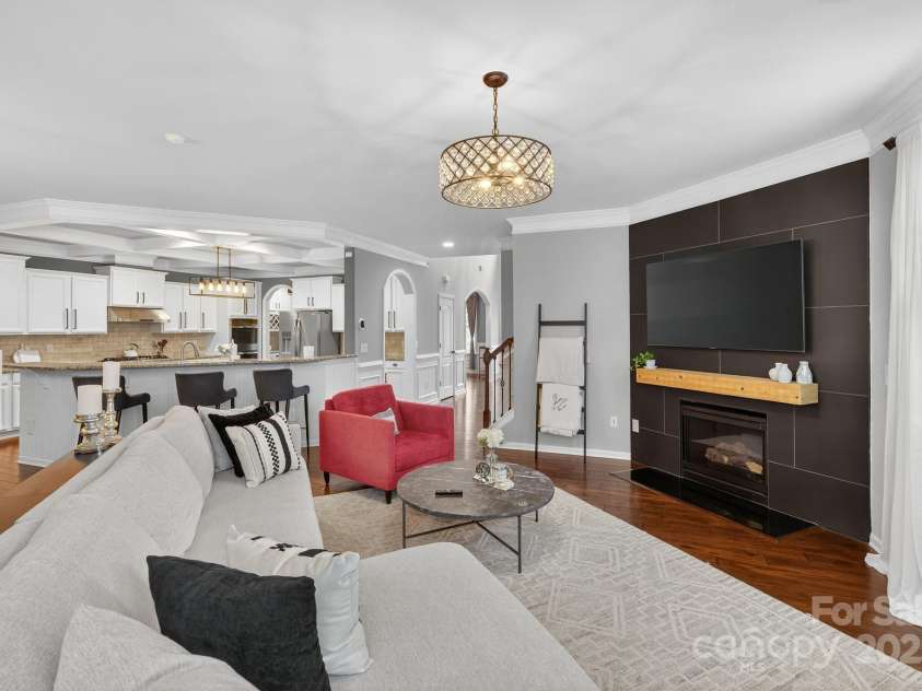 3400 Ringtail Drive, Waxhaw, NC 28173.  MLS# CAR4291096, YatesRealty ID 32194. New lighting!