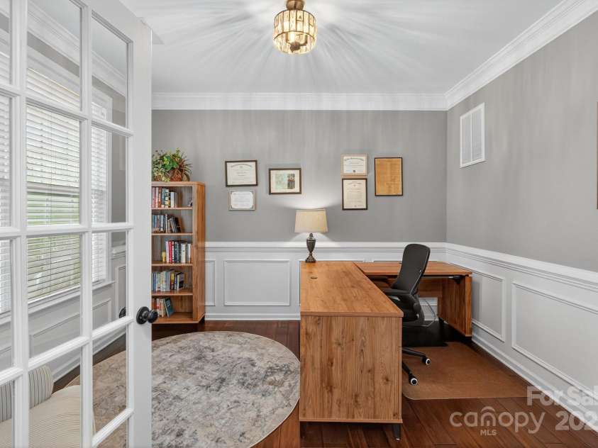 3400 Ringtail Drive, Waxhaw, NC 28173.  MLS# CAR4291096, YatesRealty ID 32194. New lighting and paint