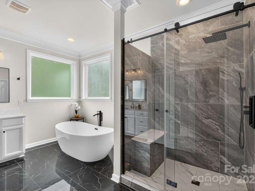 3400 Ringtail Drive, Waxhaw, NC 28173.  MLS# CAR4291096, YatesRealty ID 32194. New porcelain floor tiles, new soaking tub and shower tile / fixtures.