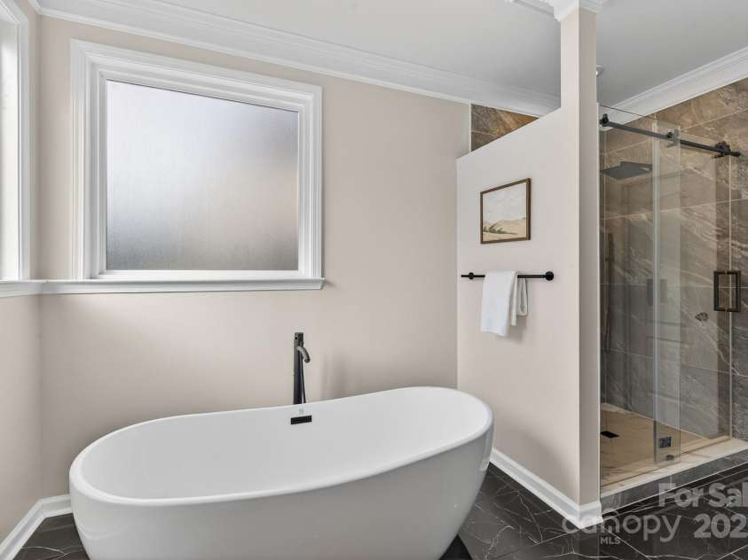 3400 Ringtail Drive, Waxhaw, NC 28173.  MLS# CAR4291096, YatesRealty ID 32194. New soaking tub & fixtures.