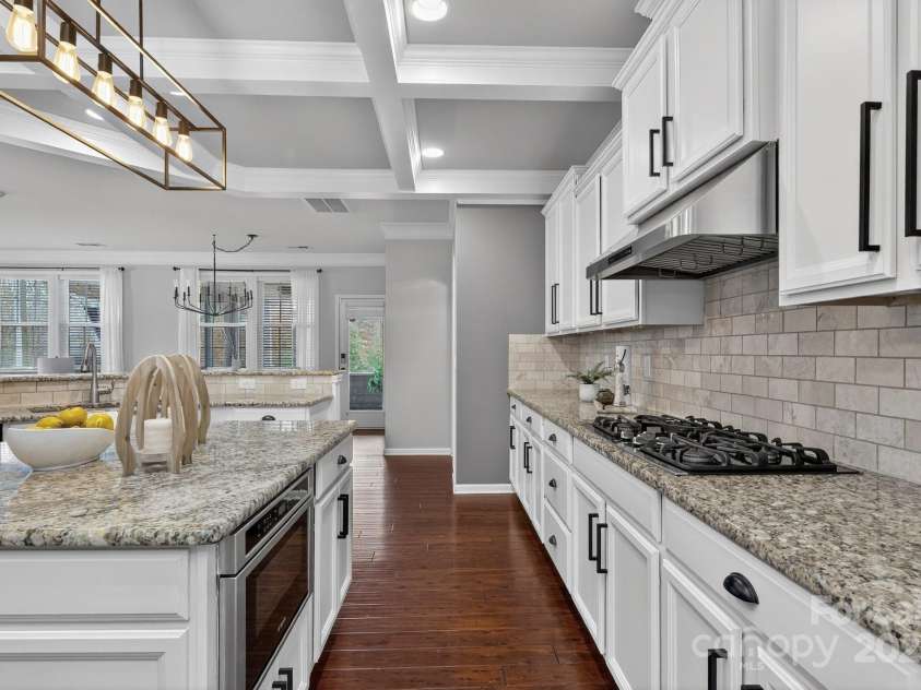 3400 Ringtail Drive, Waxhaw, NC 28173.  MLS# CAR4291096, YatesRealty ID 32194. Tons of kitchen cabinet storage!