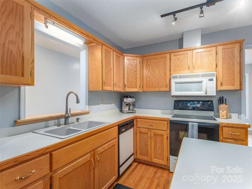 360 Lenwood Drive, Waynesville, NC 28785.  MLS# CAR4255455, YatesRealty ID 32195. 