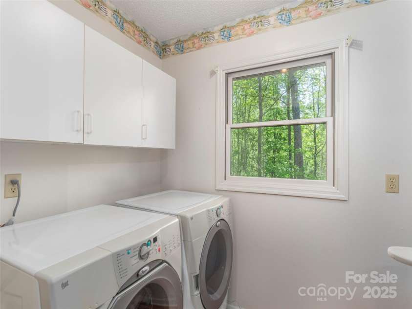 360 Lenwood Drive, Waynesville, NC 28785.  MLS# CAR4255455, YatesRealty ID 32195. 