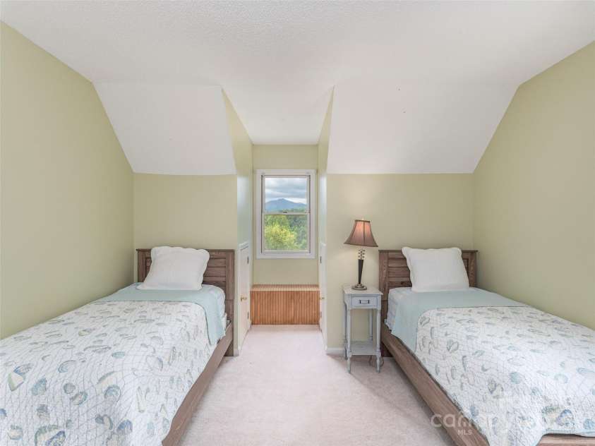 360 Lenwood Drive, Waynesville, NC 28785.  MLS# CAR4255455, YatesRealty ID 32195. 