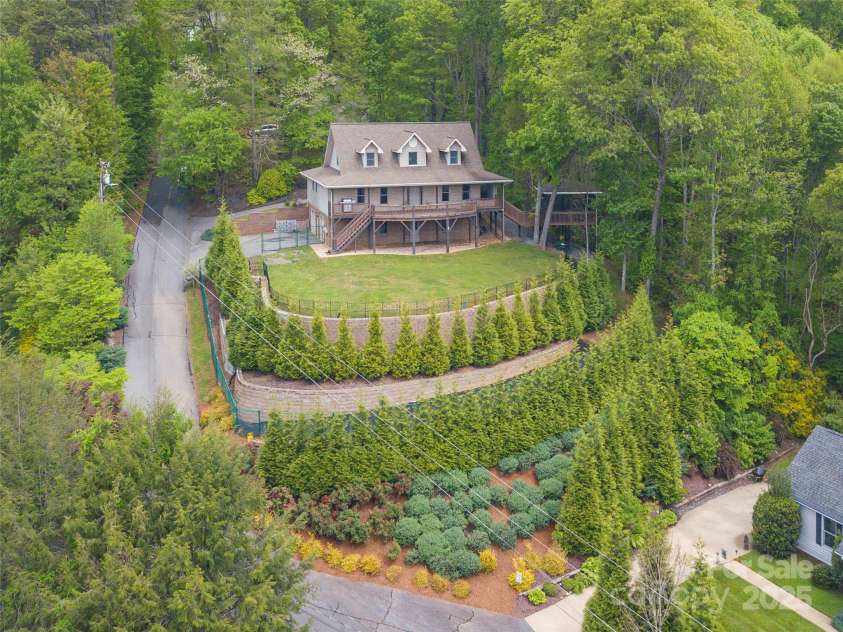 360 Lenwood Drive, Waynesville, NC 28785.  MLS# CAR4255455, YatesRealty ID 32195. 