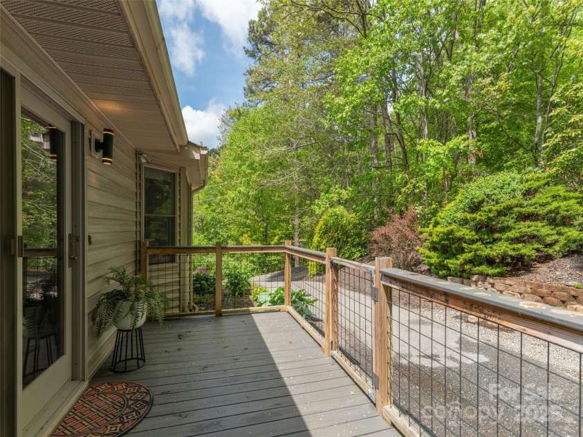 360 Lenwood Drive, Waynesville, NC 28785.  MLS# CAR4255455, YatesRealty ID 32195. 