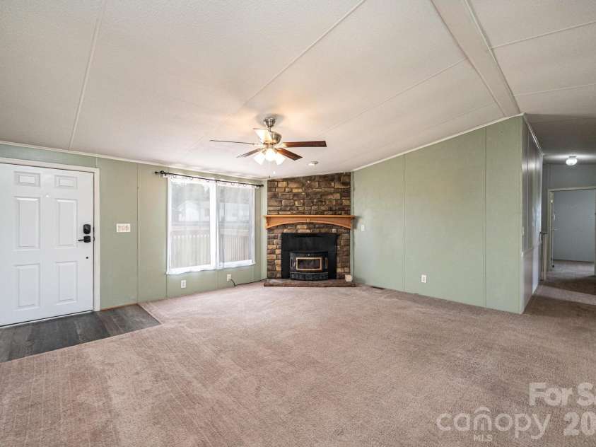 2385 Arrowwood Drive, Hickory, NC 28601.  MLS# CAR4395055, YatesRealty ID 32196. 