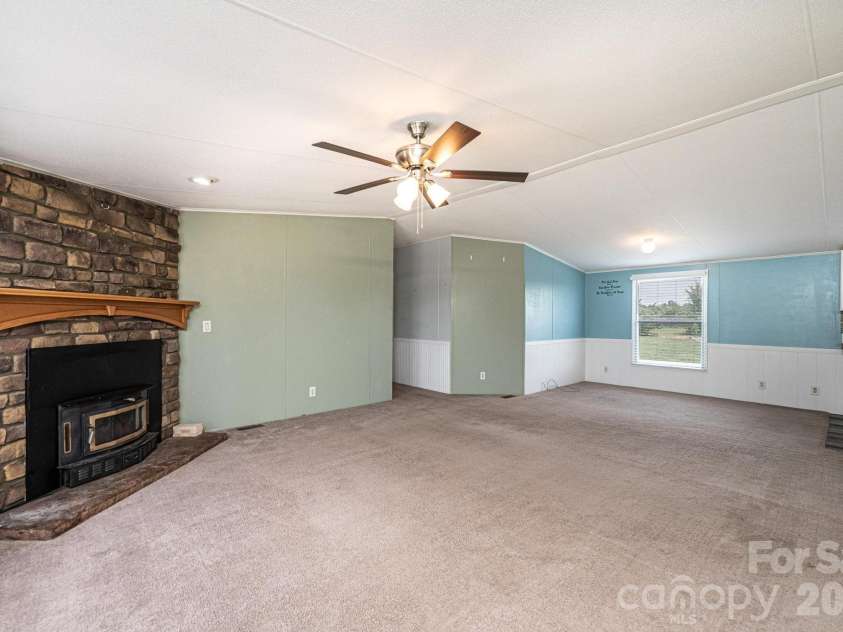 2385 Arrowwood Drive, Hickory, NC 28601.  MLS# CAR4395055, YatesRealty ID 32196. 