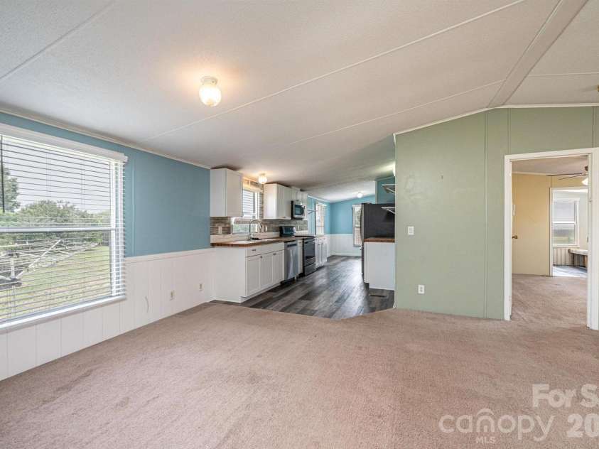 2385 Arrowwood Drive, Hickory, NC 28601.  MLS# CAR4395055, YatesRealty ID 32196. 