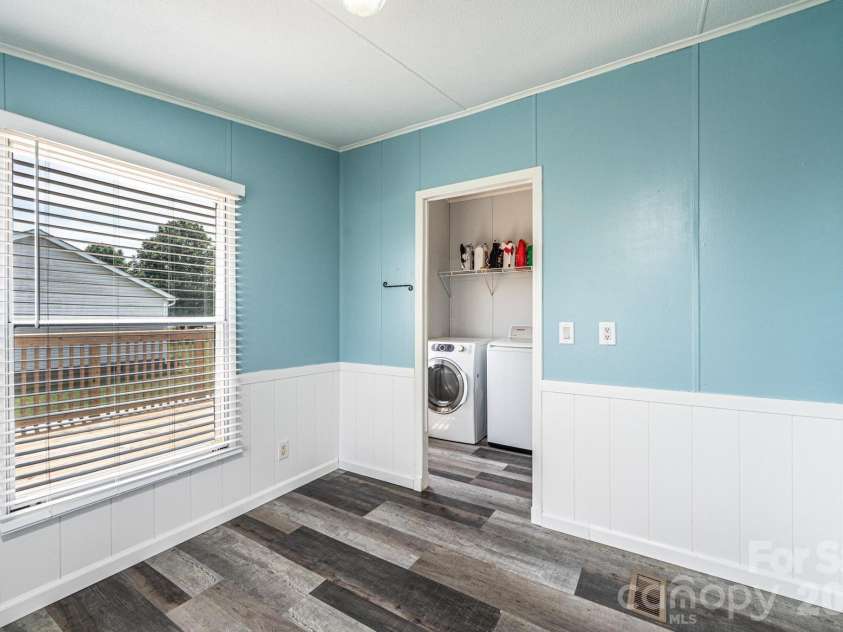 2385 Arrowwood Drive, Hickory, NC 28601.  MLS# CAR4395055, YatesRealty ID 32196. 