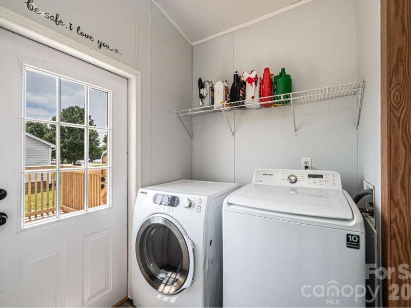 2385 Arrowwood Drive, Hickory, NC 28601.  MLS# CAR4395055, YatesRealty ID 32196. 