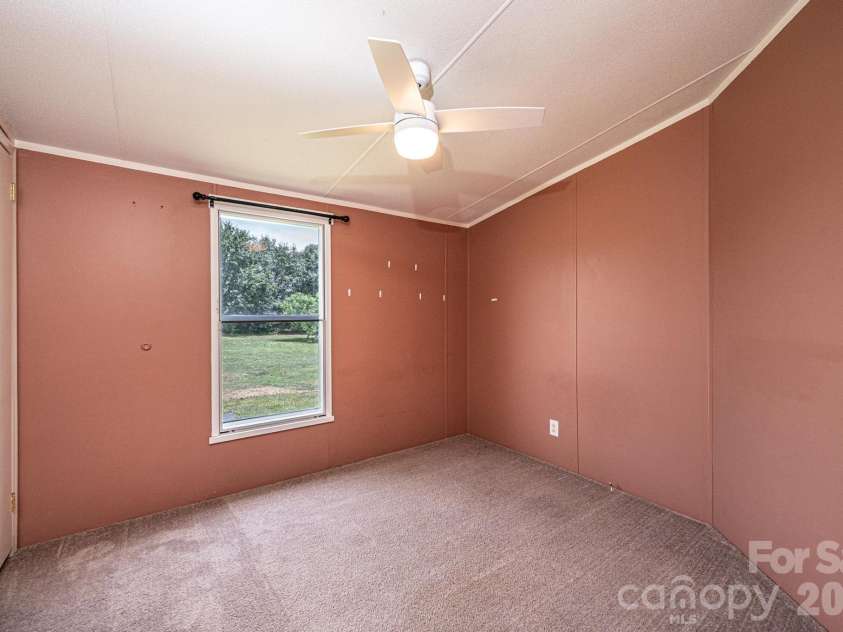 2385 Arrowwood Drive, Hickory, NC 28601.  MLS# CAR4395055, YatesRealty ID 32196. 
