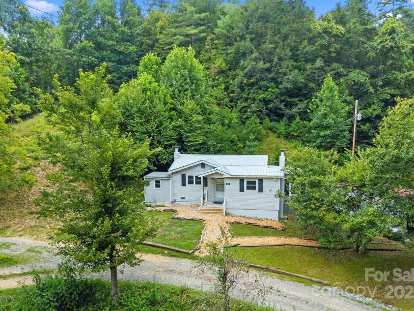 530 Rebel Ridge Road, Marshall, NC 28753.  MLS# CAR4280737, YatesRealty ID 32197. Late Summer pic