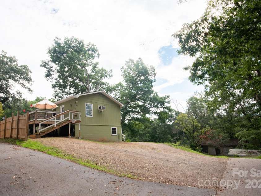 87 Pauline Circle, Franklin, NC 28734.  MLS# CAR4287412, YatesRealty ID 32198. 