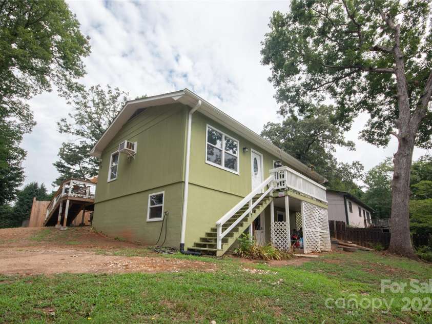 87 Pauline Circle, Franklin, NC 28734.  MLS# CAR4287412, YatesRealty ID 32198. 