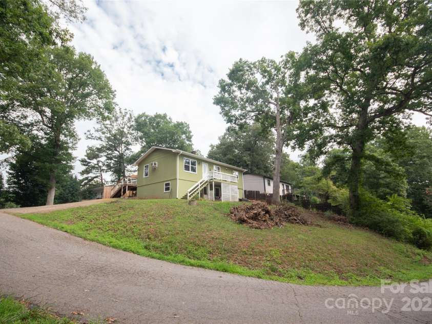 87 Pauline Circle, Franklin, NC 28734.  MLS# CAR4287412, YatesRealty ID 32198. 