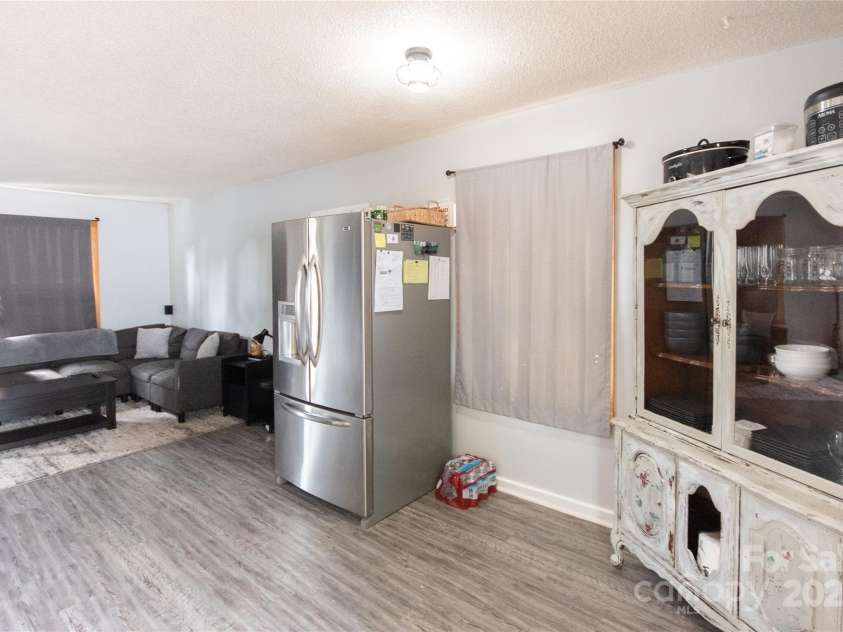 87 Pauline Circle, Franklin, NC 28734.  MLS# CAR4287412, YatesRealty ID 32198. Dining area