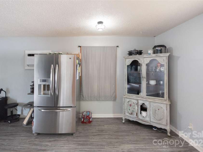87 Pauline Circle, Franklin, NC 28734.  MLS# CAR4287412, YatesRealty ID 32198. Dining area