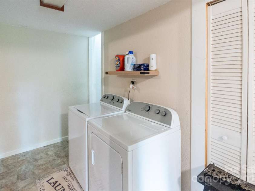 87 Pauline Circle, Franklin, NC 28734.  MLS# CAR4287412, YatesRealty ID 32198. Laundry