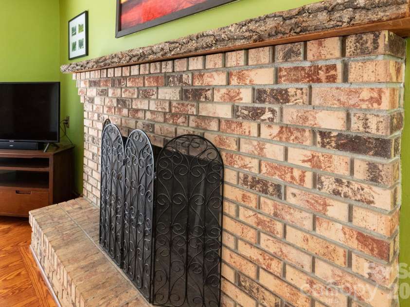 168 Blossom Ridge, Leicester, NC 28748.  MLS# CAR4389201, YatesRealty ID 32199. Fireplace