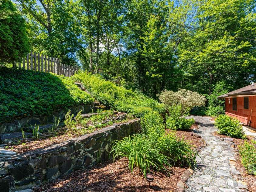 168 Blossom Ridge, Leicester, NC 28748.  MLS# CAR4389201, YatesRealty ID 32199. Front Terraced Yard