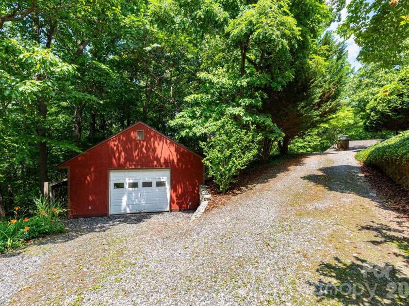 168 Blossom Ridge, Leicester, NC 28748.  MLS# CAR4389201, YatesRealty ID 32199. Garage/Workshop