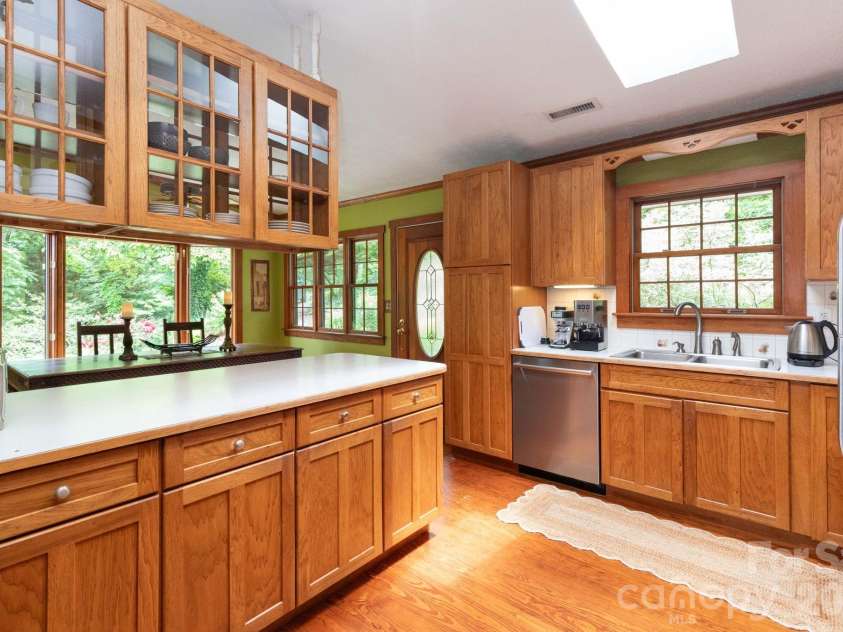 168 Blossom Ridge, Leicester, NC 28748.  MLS# CAR4389201, YatesRealty ID 32199. Kitchen