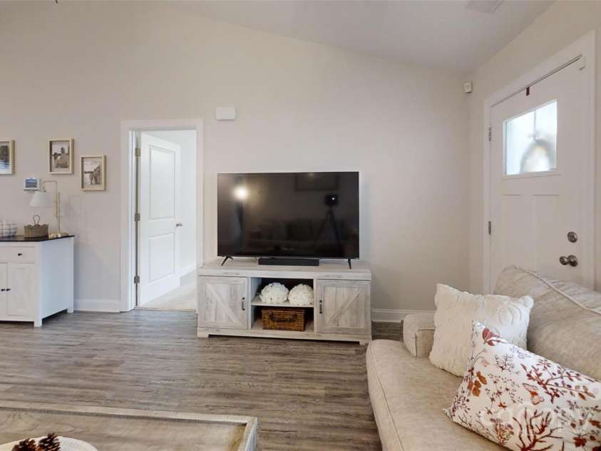 620 13th Street, Hickory, NC 28602.  MLS# CAR4307788, YatesRealty ID 32199. 