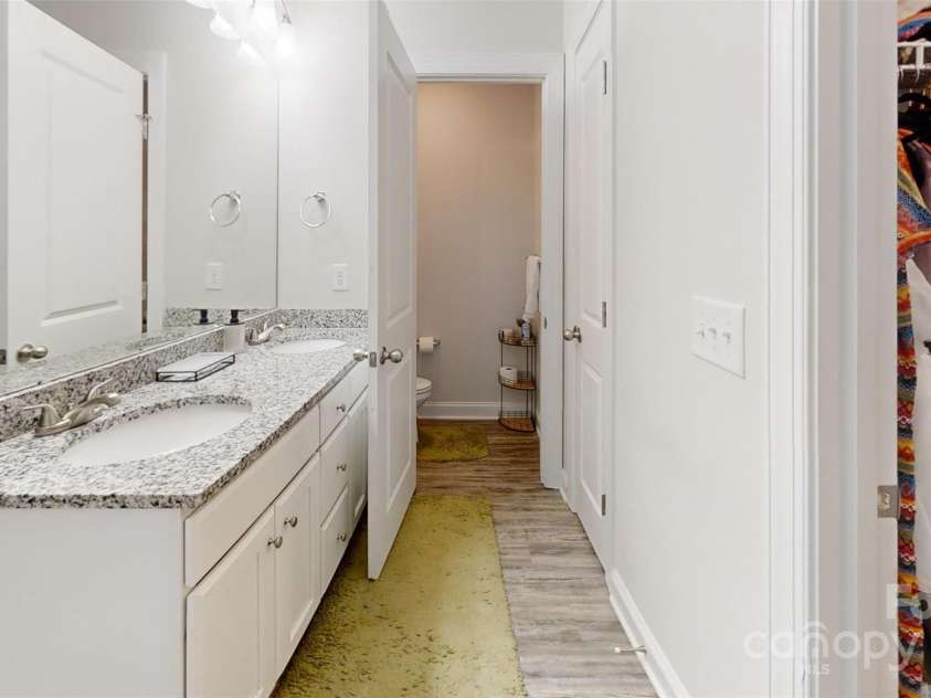 620 13th Street, Hickory, NC 28602.  MLS# CAR4307788, YatesRealty ID 32199. 