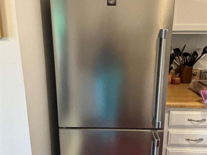 6132 Heath Ridge Court, Charlotte, NC 28210.  MLS# CAR4189441, YatesRealty ID 322. Updated Frig