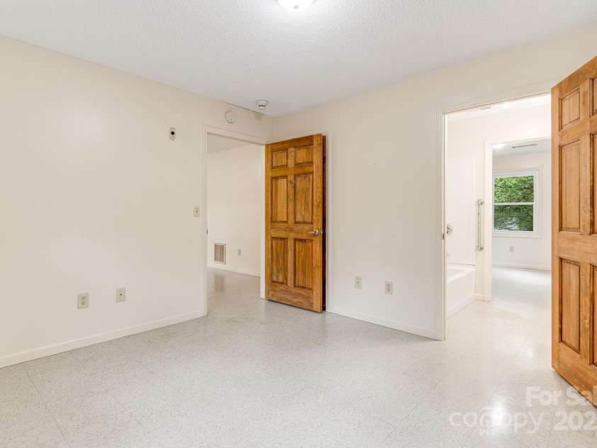 119 Richland Street, Asheville, NC 28806.  MLS# CAR4309744, YatesRealty ID 3220. 