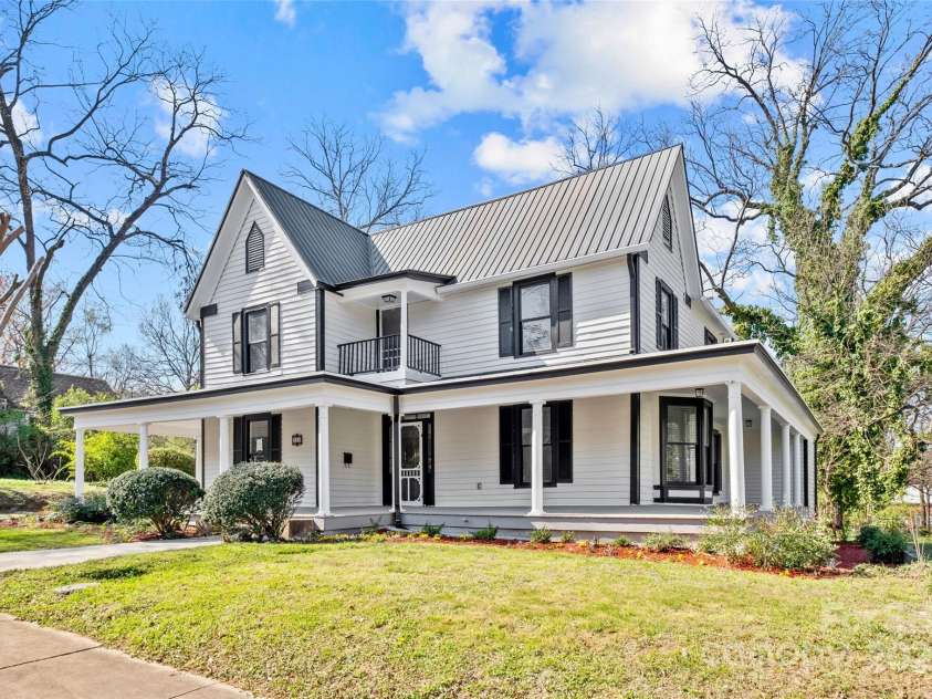220 Bell Street, Statesville, NC 28677.  MLS# CAR4230607, YatesRealty ID 3220. 