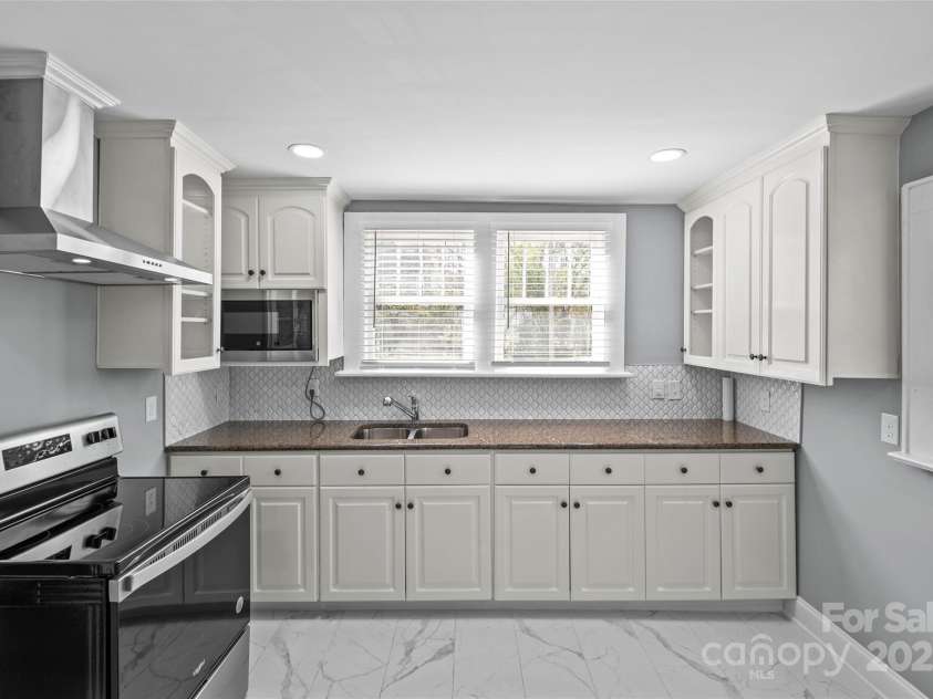 220 Bell Street, Statesville, NC 28677.  MLS# CAR4230607, YatesRealty ID 3220. 