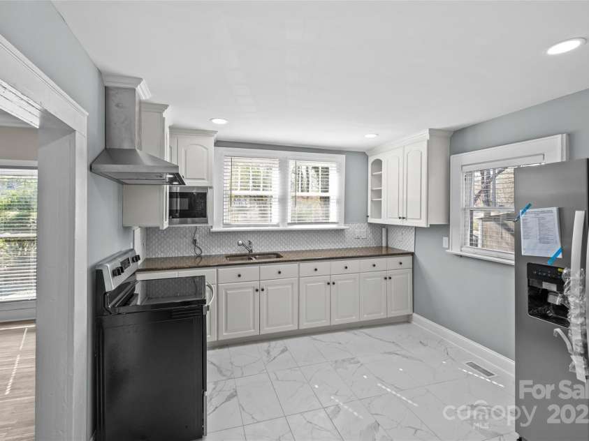 220 Bell Street, Statesville, NC 28677.  MLS# CAR4230607, YatesRealty ID 3220. Updated Kitchen