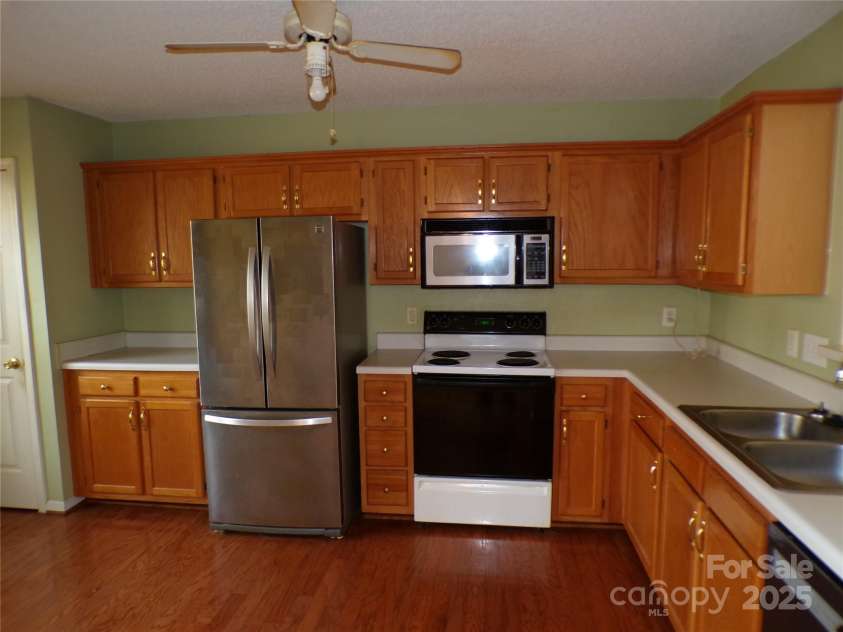 2458 Saguaro Lane, Kannapolis, NC 28083.  MLS# CAR4317406, YatesRealty ID 3220. Kitchen