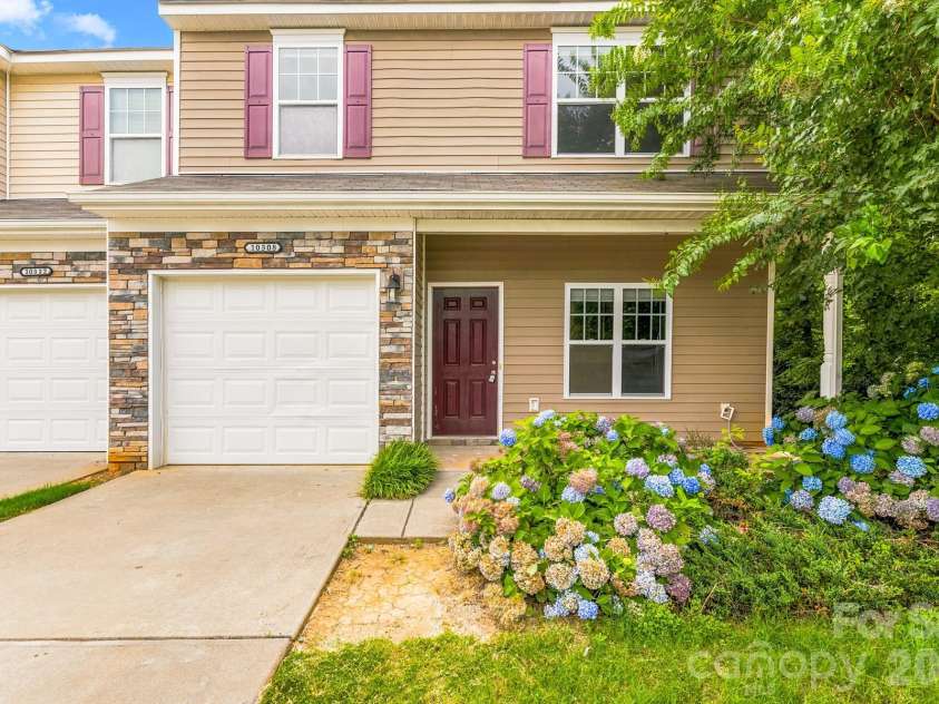 10308 Cloyne Court, Charlotte, NC 28213.  MLS# CAR4392106, YatesRealty ID 32200. 