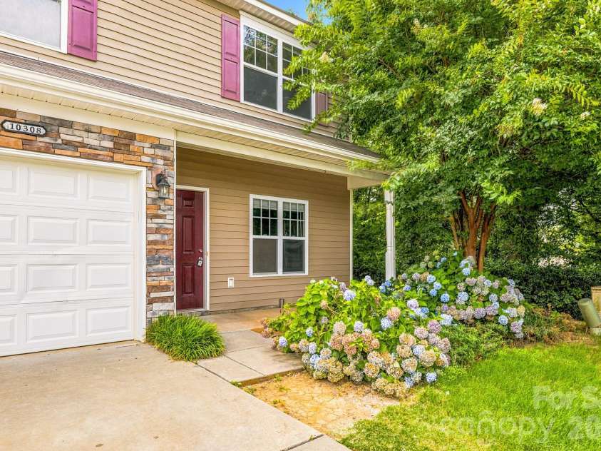 10308 Cloyne Court, Charlotte, NC 28213.  MLS# CAR4392106, YatesRealty ID 32200. 