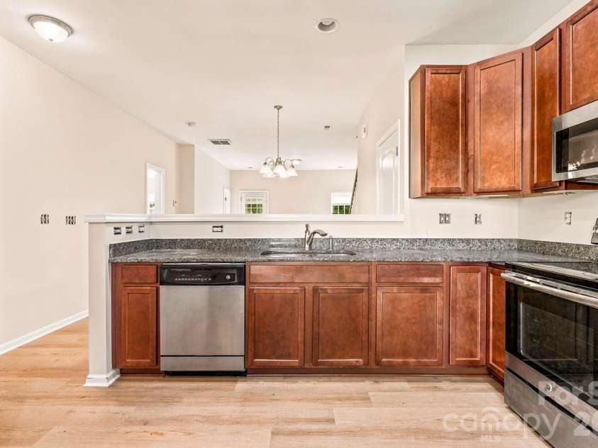 10308 Cloyne Court, Charlotte, NC 28213.  MLS# CAR4392106, YatesRealty ID 32200. 